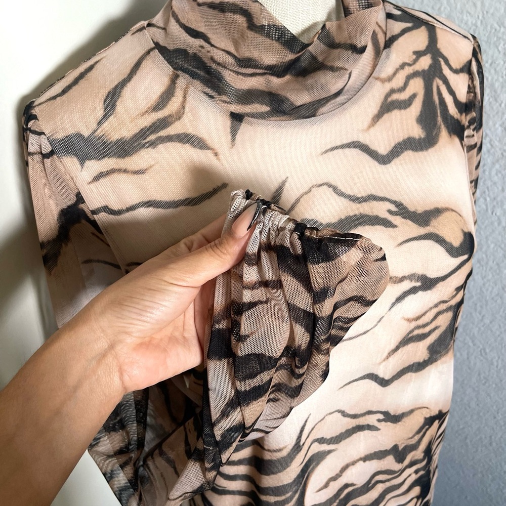 Stylish Animal Print Women's Top - Picture 3 of 10